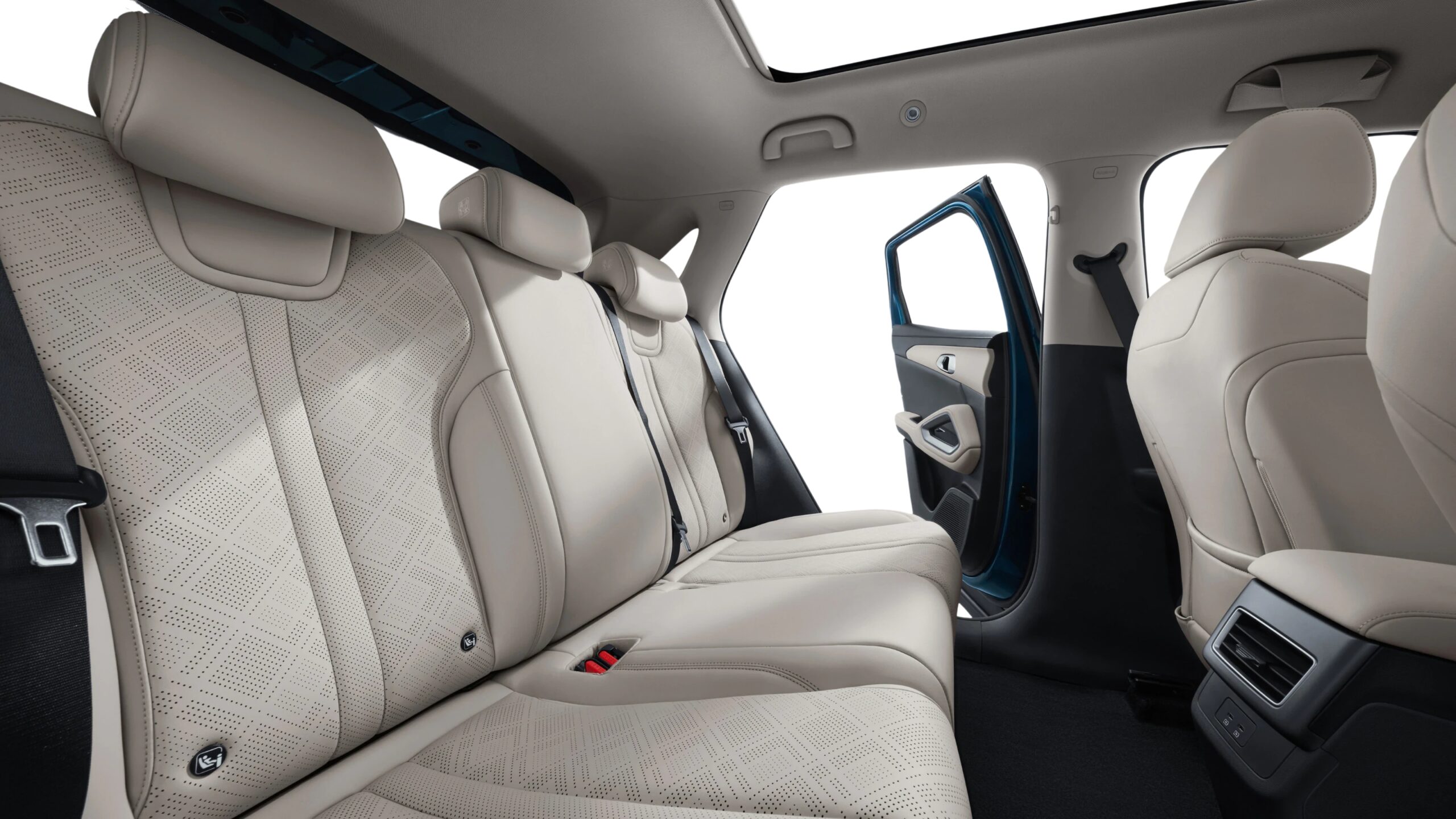 ATT0 2 DM-i BOOST INTERIOR