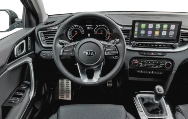 KIA XCEED 1.0 T-GDI MHEV DRIVE INTERIOR VOLANTE