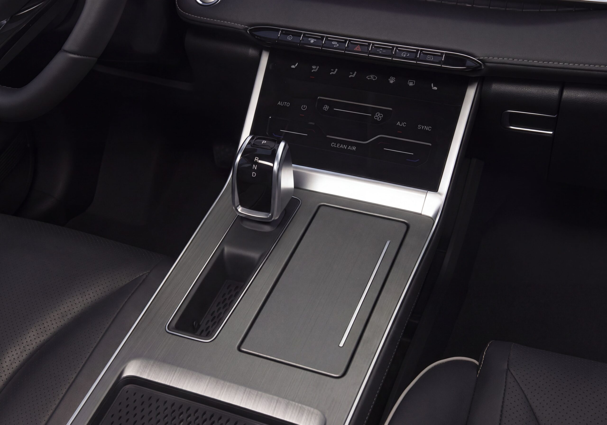 EBRO S400 1.5 DHE HEV EXCELLENCE CVT INTERIOR_2