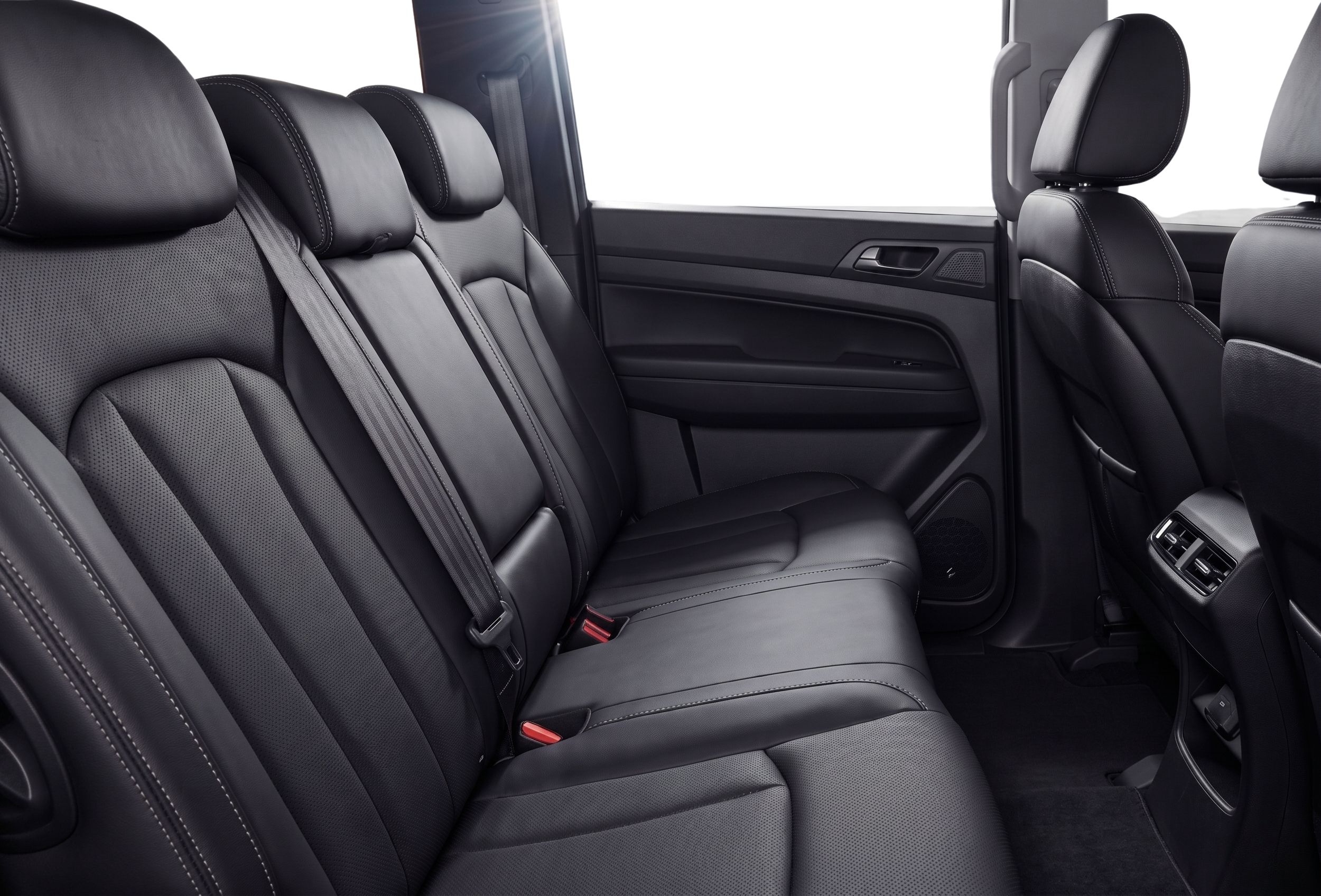 KGM MUSSO SPORTS D22 DTR PRO 4x4 MT INTERIOR ASIENTOS