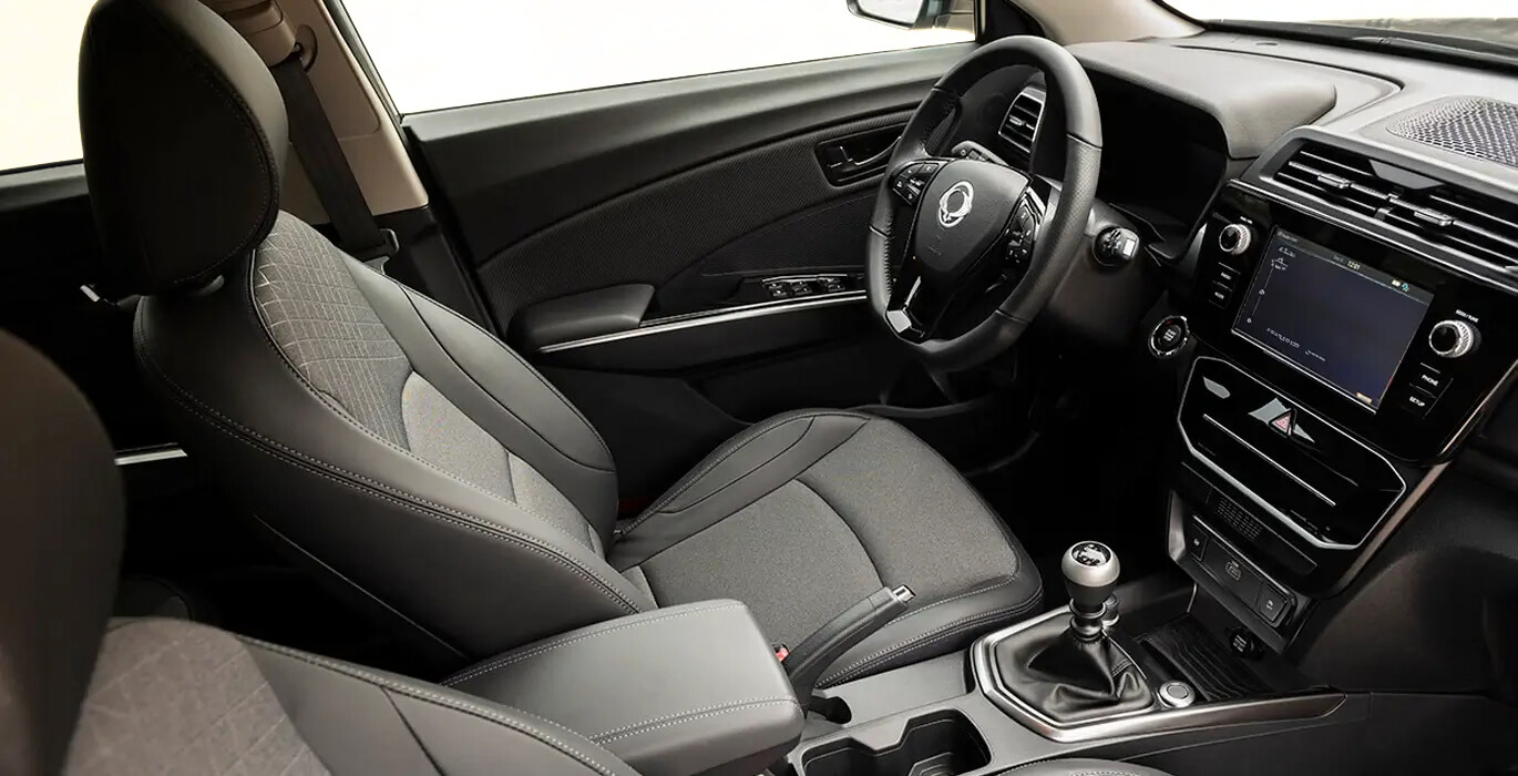 KGM TIVOLI G15 URBAN PLUS 4x2 INTERIO